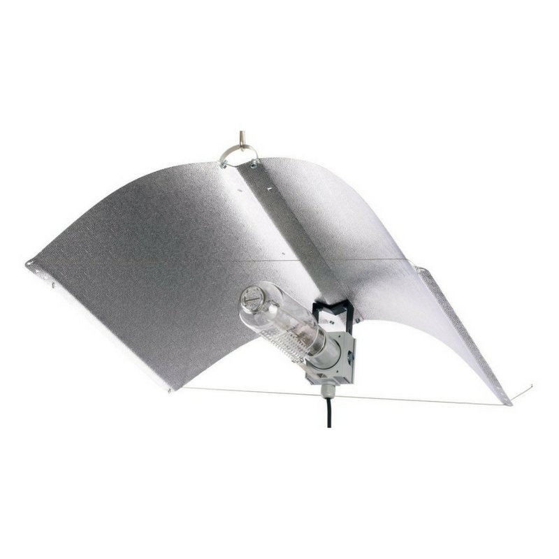 Avenger Adjusta Wing Reflector With Lamp Holder - 70 X 55cm for optimal light distribution