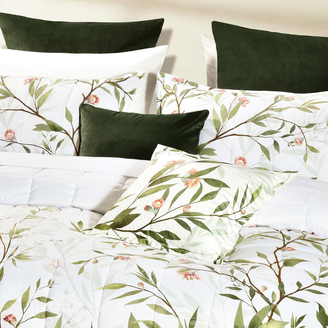 Bianca Corymbia White Floral Printed Quilted Polyester Coverlet Set Queen/King