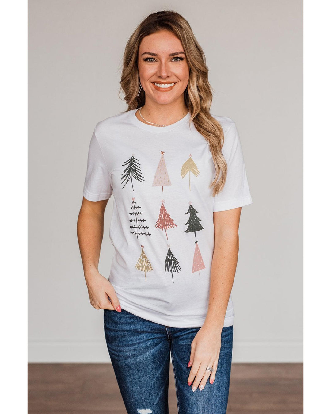 Azura Exchange Christmas Tree Graphic Tee - M