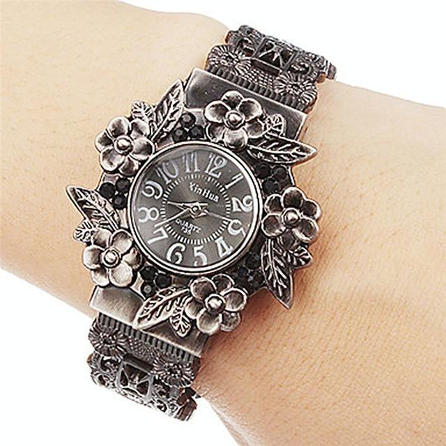 Flower Embossed Retro Bracelet Watch - Women Quartz - Silver White