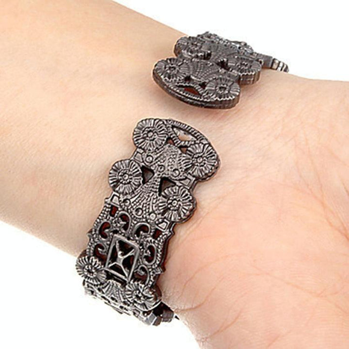 Flower Embossed Retro Bracelet Watch - Women Quartz - Silver White