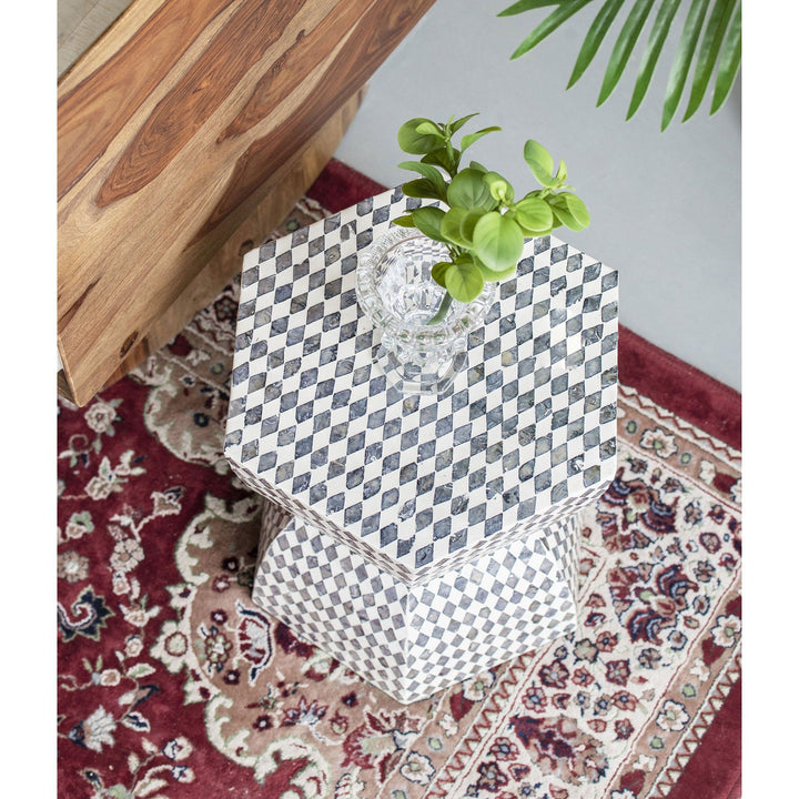 MONOCHROME SHELL STOOL/SIDE TABLE