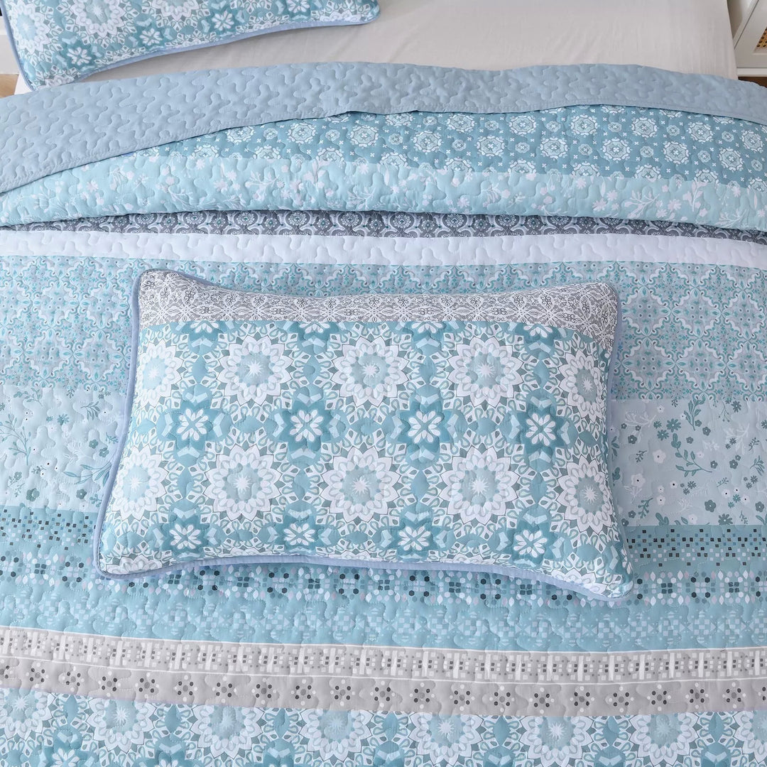 Peaceful Quilted coverlet and pillowcovers set: Relax and Unwind - Queen size