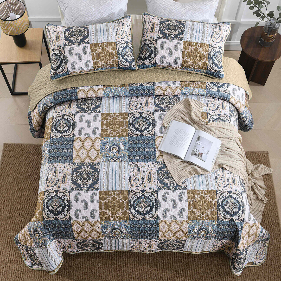 Retro Charm Queen Bedspread Set with Bold Checkered Design