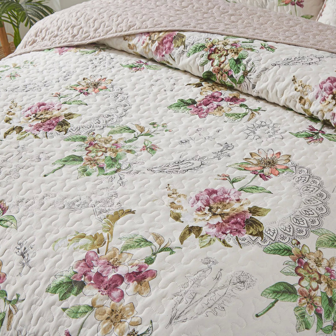 Artisan Quilted Coverlet and Pillowcases Set: A Masterpiece for Your Bed - Queen size