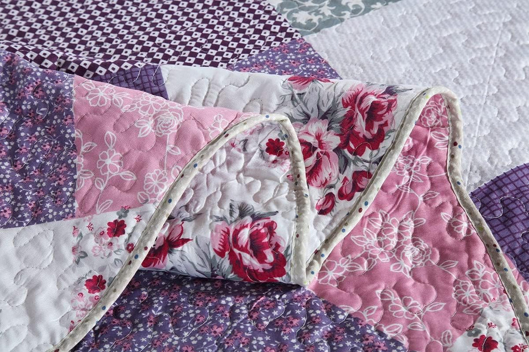 Quaint Quilted bedspread and pillowcovers set: Perfect for a Cozy Retreat - Queen size