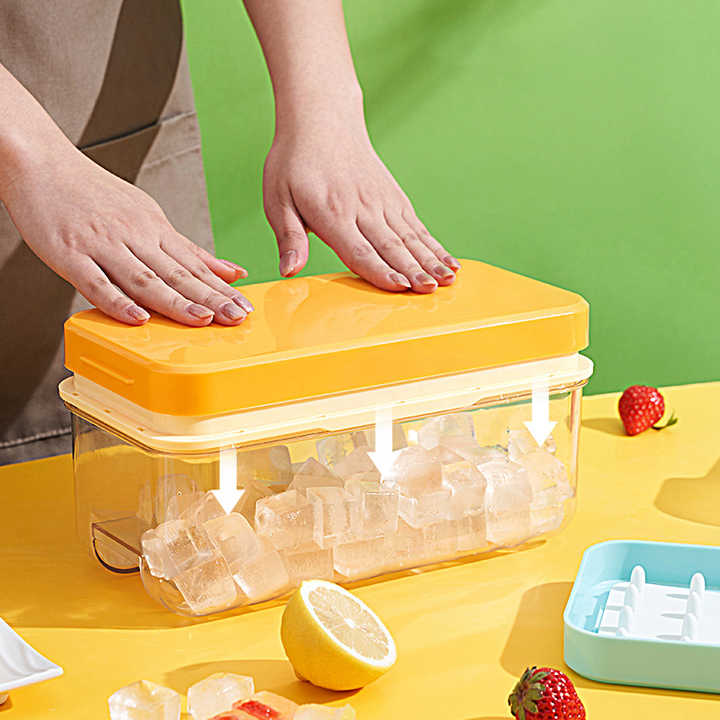 Yellow Eco-Friendly Large Capacity Food-Grade Ice Cube Tray with Lid