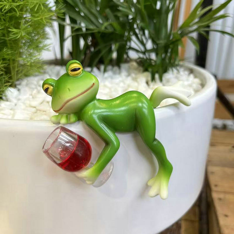 2 Pcs Green Realistic Lying Frog Pot Hanger - Glass Fish Tank Edge Decor, Outdoor Garden Animal Ornament, Hanging Planter Decoration