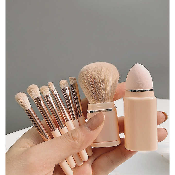 Pink 8-in-1 Retractable Mini Makeup Brush Set with Protective Cover - Compact Design for Travel and On-the-Go Touchups