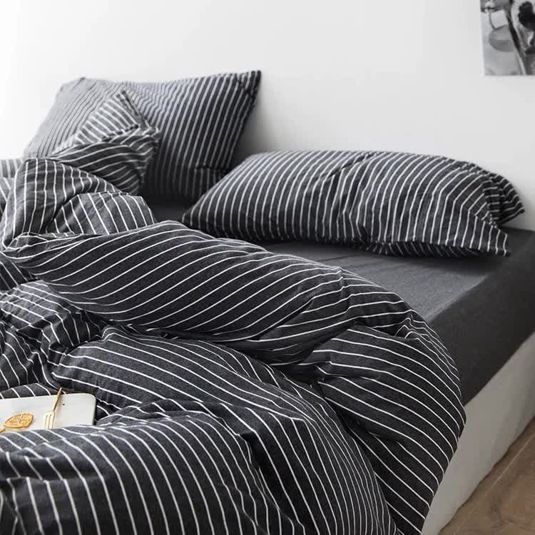 Black Stripes Three-Piece Bedding Set - Comfortable Polyester with Adjustable Corner Straps (Quilt Cover 200*230CM + Pillowcase 51*76CM*2)