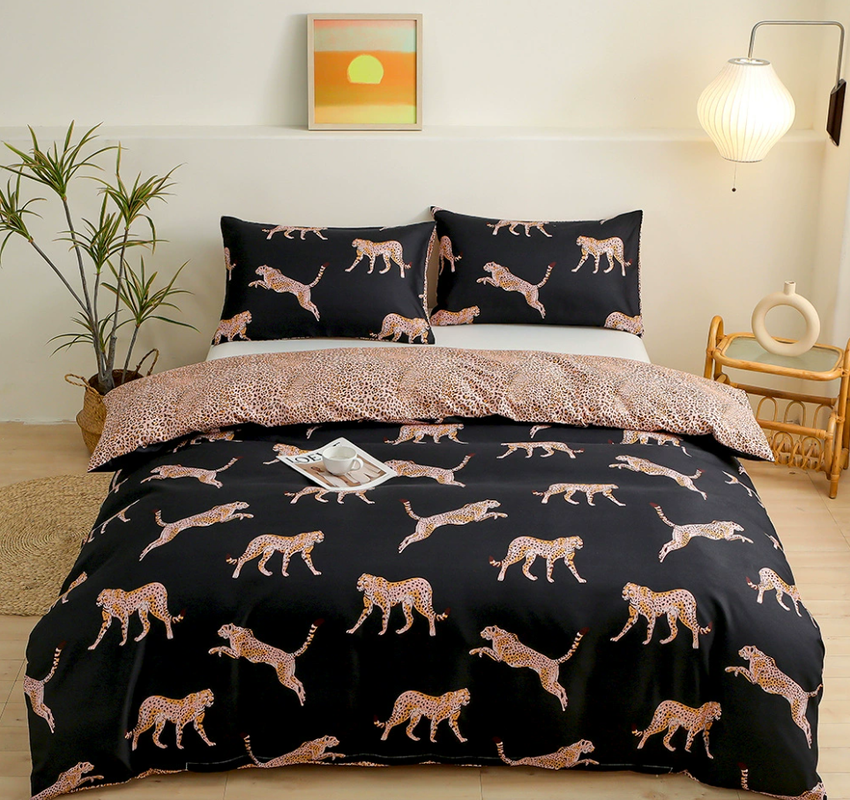 Black leopard print Three-Piece Bedding Set - Comfortable Polyester with Adjustable Corner Straps (Quilt Cover 173*230CM + Pillowcase 51*76CM*2)