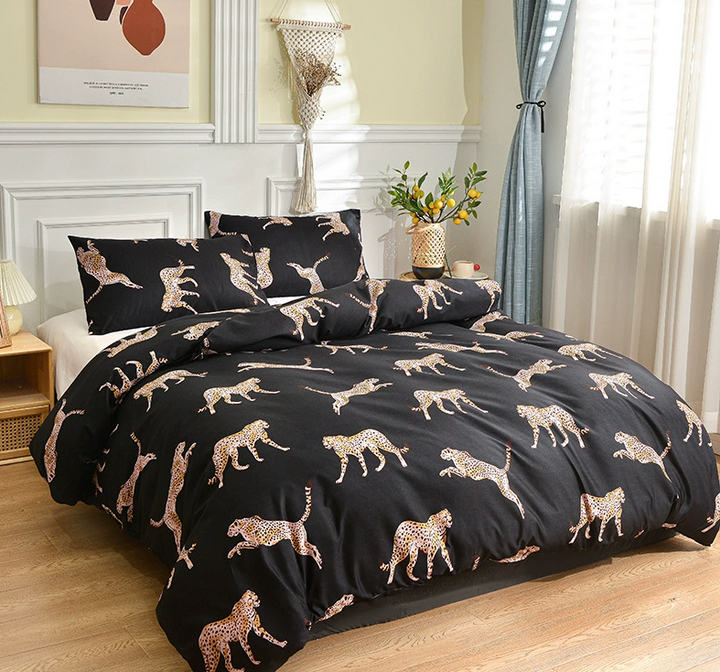 Black leopard print Three-Piece Bedding Set - Comfortable Polyester with Adjustable Corner Straps (Quilt Cover 173*230CM + Pillowcase 51*76CM*2)