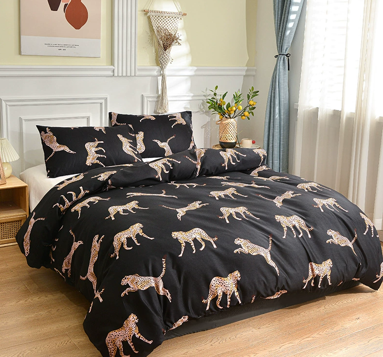 Black leopard print Three-Piece Bedding Set - Comfortable Polyester with Adjustable Corner Straps (Quilt Cover 200*230CM + Pillowcase 51*76CM*2)