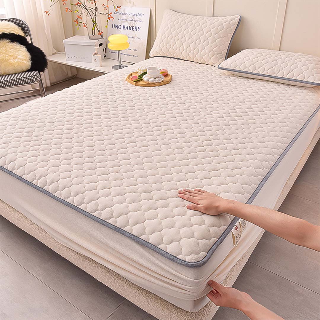 SOGA 2X Beige 138cm Wide Mattress Cover Thick Quilted Fleece Stretchable Clover Design Bed Spread Sheet Protector with Pillow Covers